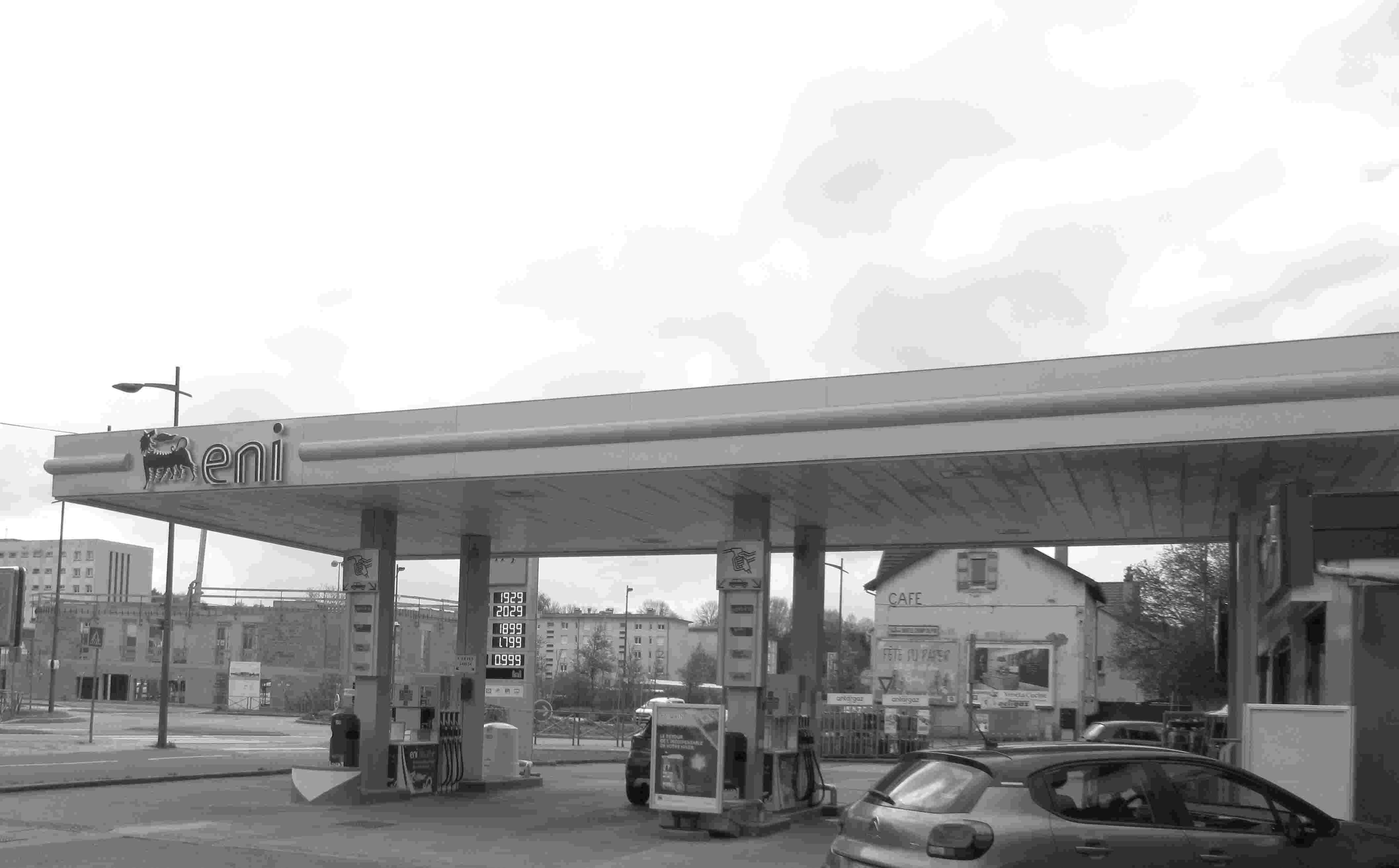 Station services, carburant