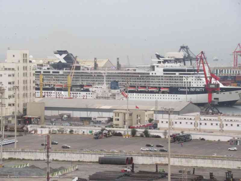 Bateau de croisière Celebrity INFINITY dans le port de Casablanca au Maroc