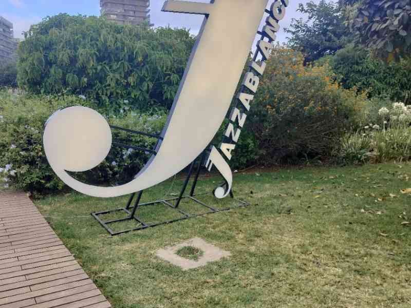 Le mot "JAZZABLANCA" sur le panneau, photo gratuite