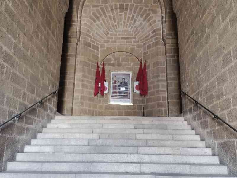 Les escaliers à l'intérieur bâtiment, palais de Mechouar, photo gratuite