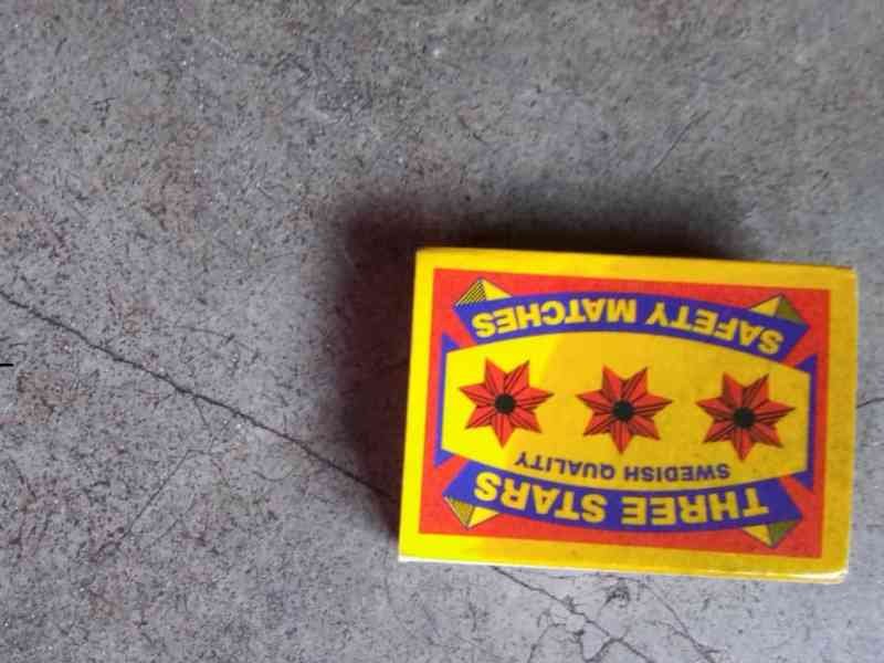 Boîte d’allumettes Three Stars photo-gratuite