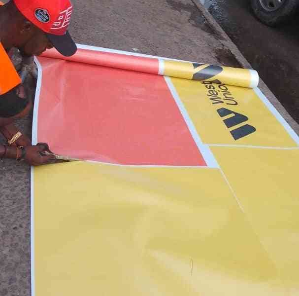 Une bâche publicitaire Western Union photo gratuite