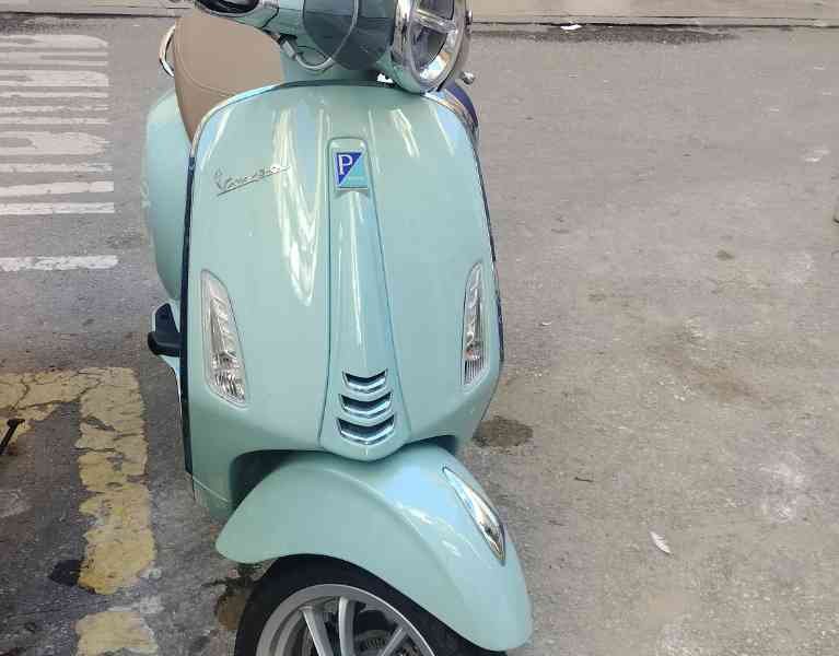 Un scooter vespa, photo gratuite