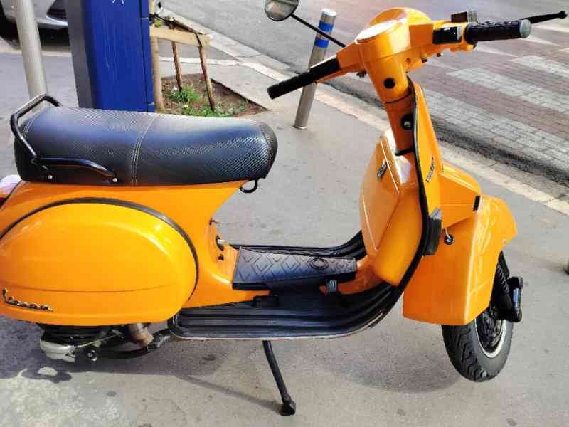 Vespa jaune - Foto gratuita de Vespa amarela