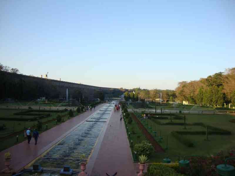 Les Jardins de Brindavan, situés dans l'État du Karnataka, en Inde, photo gratuite