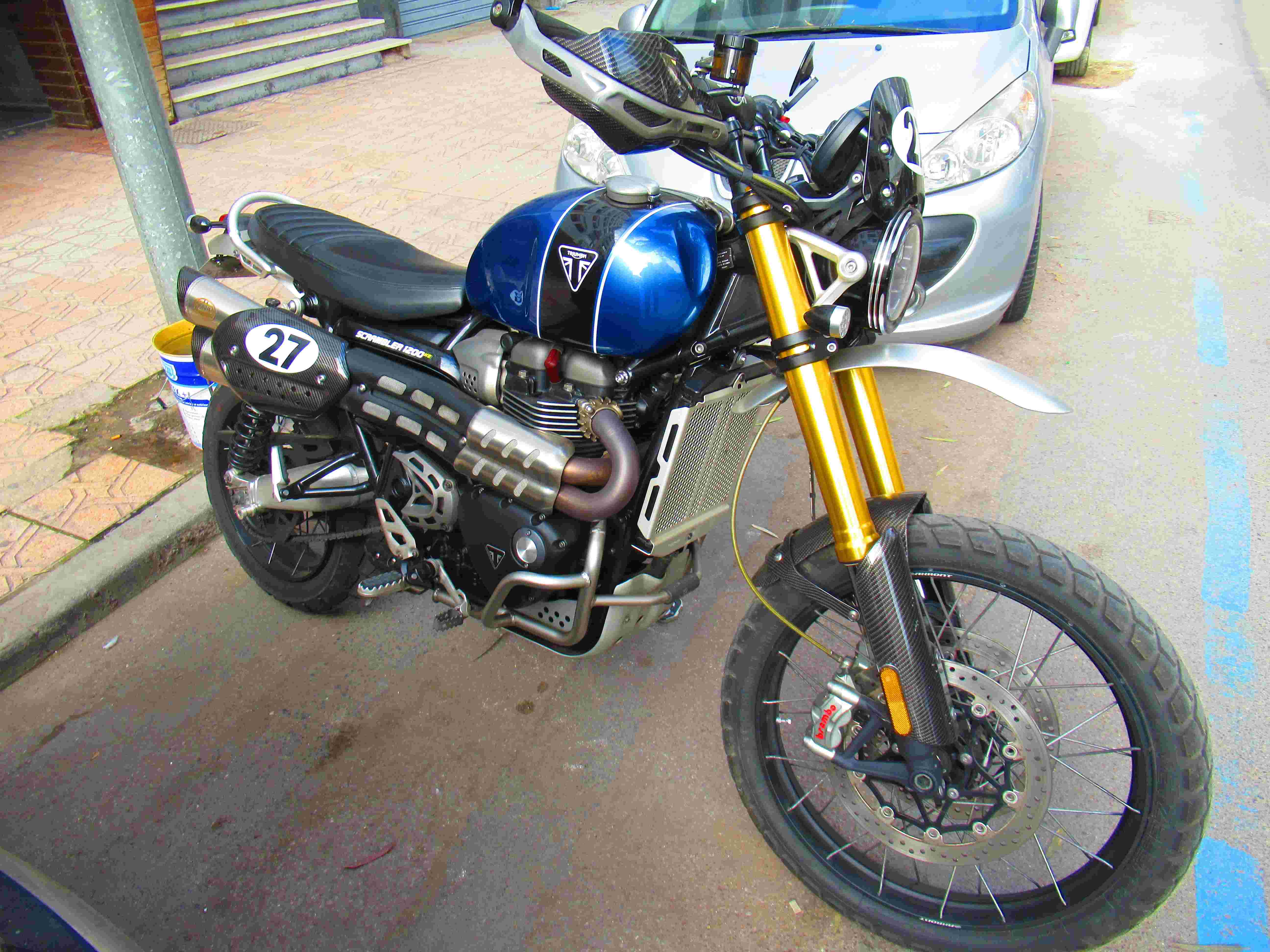 Moto triumph Scrambler 1200 bleu