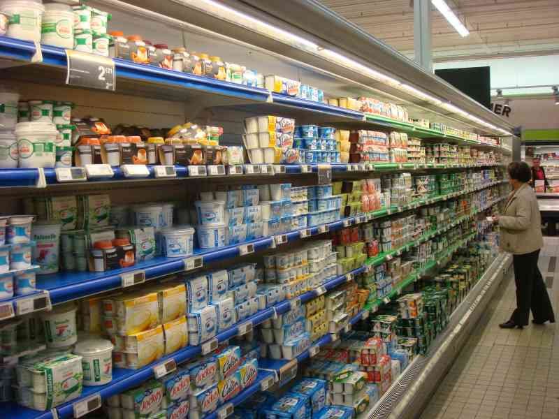 Rayon produits laitiers au supermarché Casino