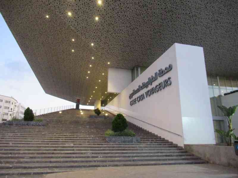 Façade de la gare de Casa-Voyageurs à Casablanca au Maroc