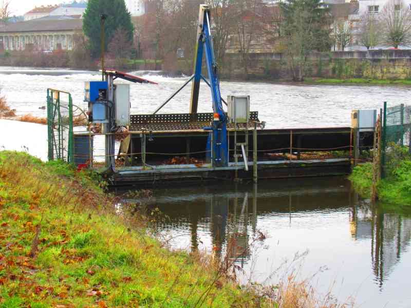 Un dégrilleur : râteau mécanique photo gratuite