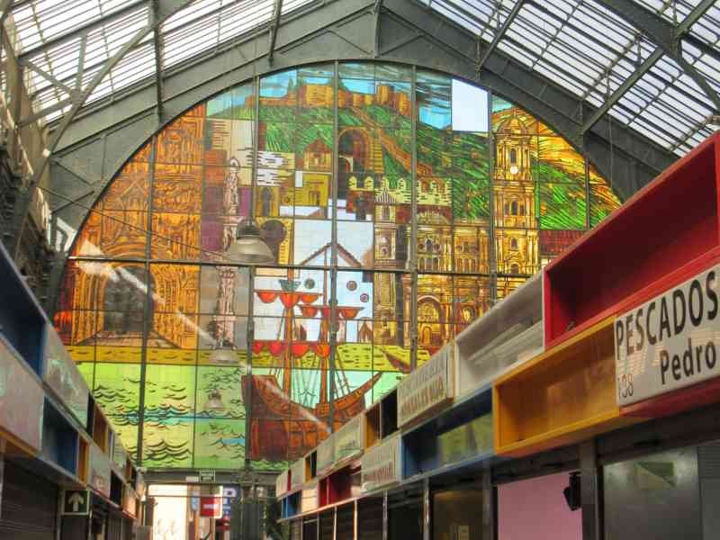 L'intérieur du Mercado de Atarazanas, un marché central historique situé à Málaga, en Espagne, photo gratuite