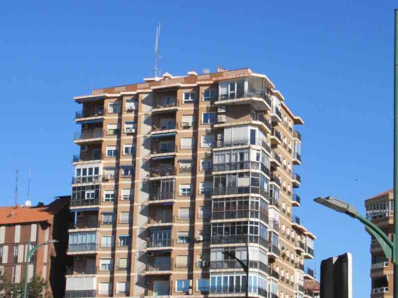 Un immeuble d'appartements résidentiels à Malaga, photo gratuite