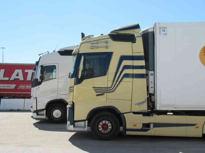 Têtes de gros camions