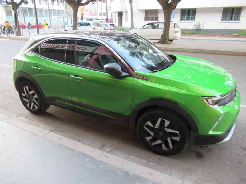 Opel Mokka de couleur vert-citron