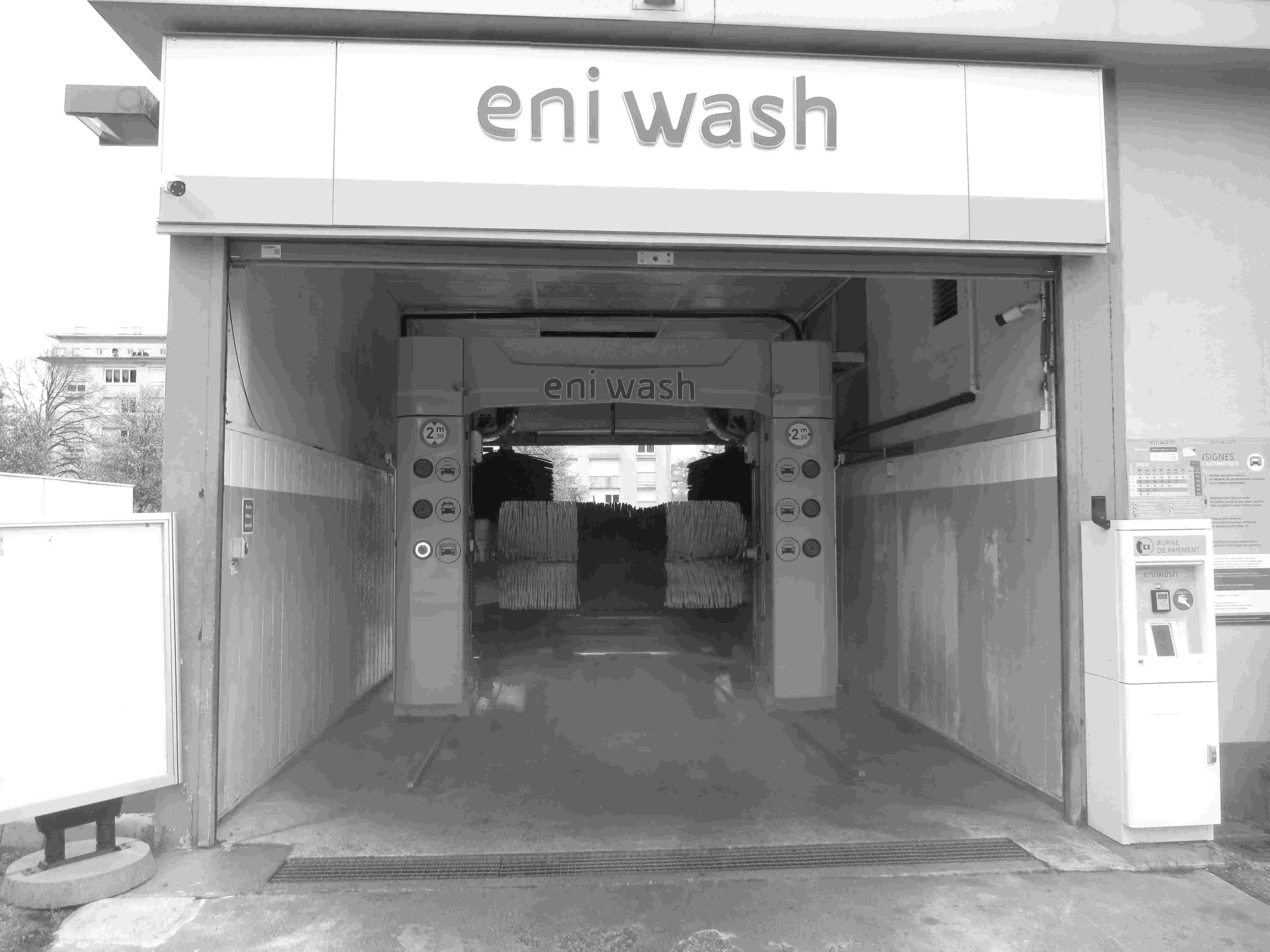 Portique de lavage automobile