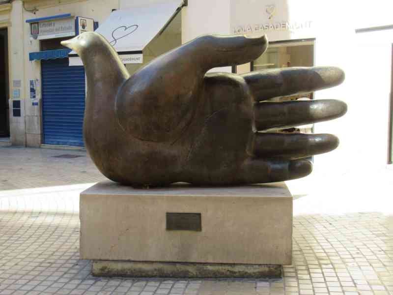 Monument de la main de la paix, est située à Málaga, en Espagne, photo gratuite