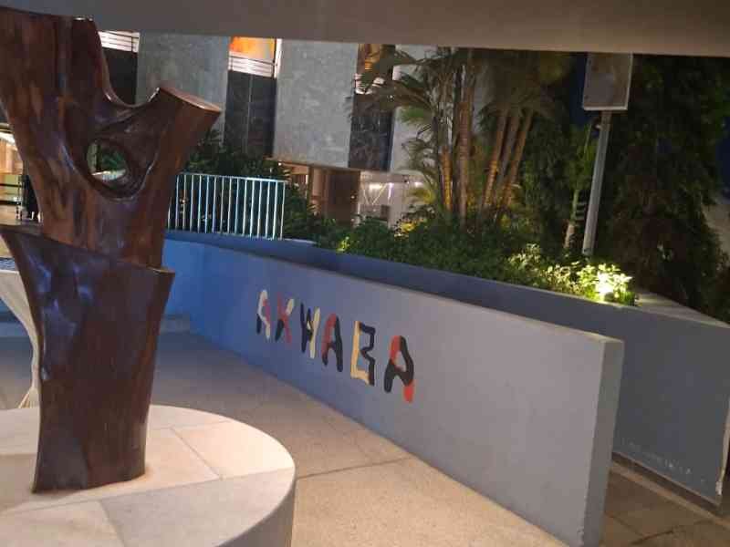 L'entrée de l'hôtel 2 février, photo gratuite