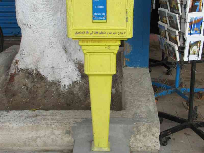 Boîte aux lettres jaune de la poste marocaine