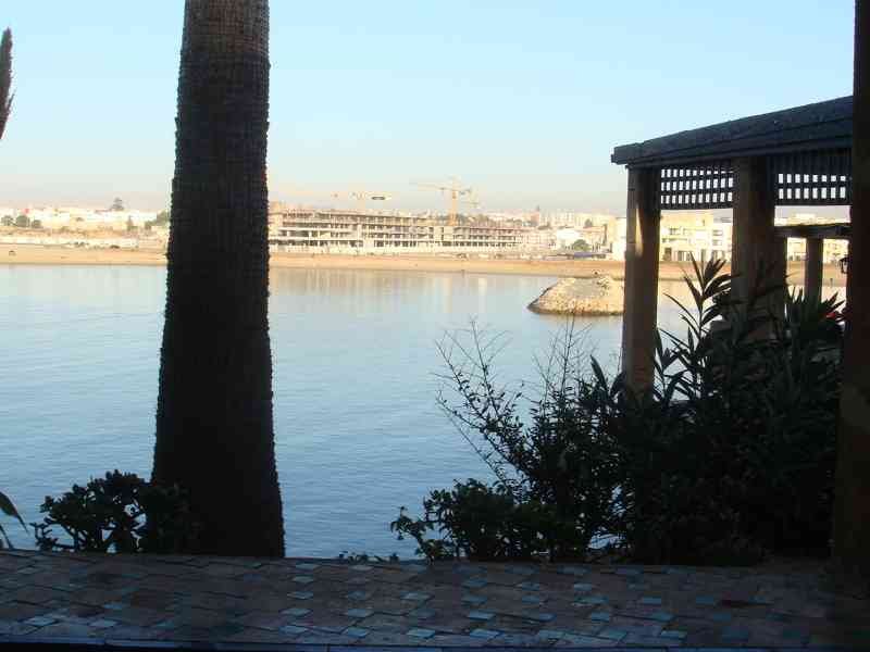 Vue sur Salé depuis la terrasse de la Kasbah des Oudayas photo gratuite