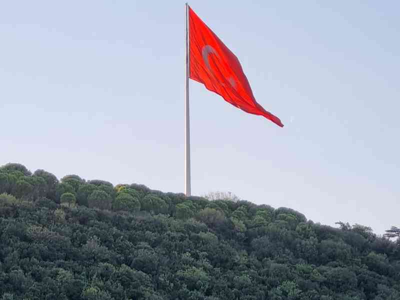 Drapeau national turc flottant dans l'air photo gratuite, Drapeau de la Turquie - Türkische Nationalflagge weht in der Luft, kostenloses Foto, Flagge der Türkei