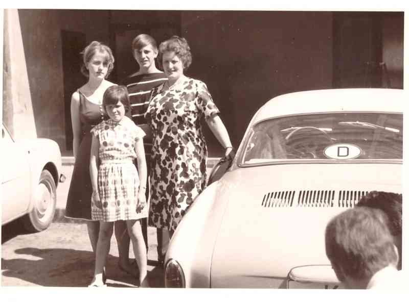 Photo de famille en noir et blanc prise en Allemagne en 1964 image gratuite