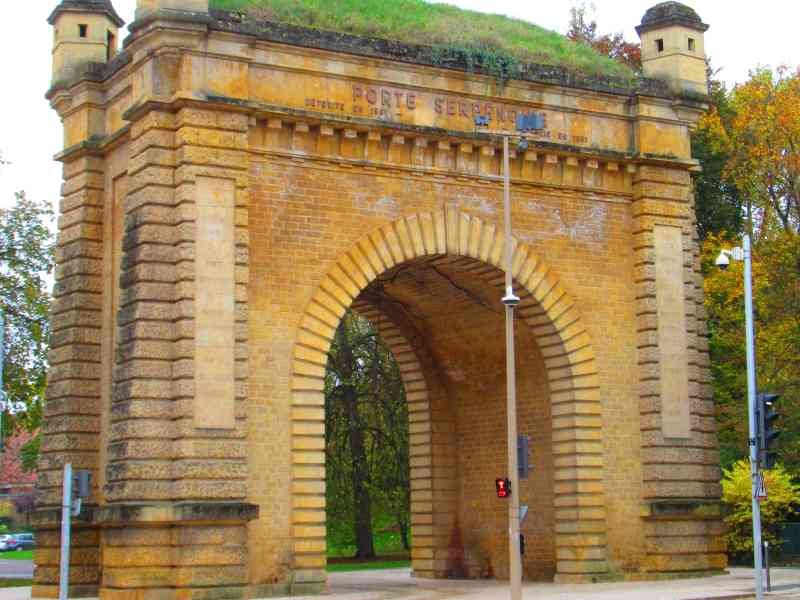 Porte Serpenoise de la ville de Metz en France photo gratuite