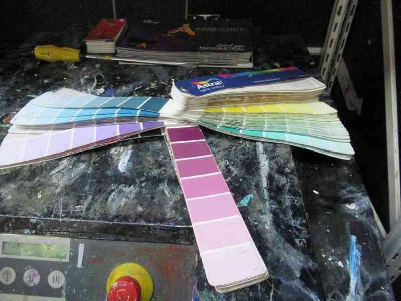 Nuancier bandes en papier de palettes de couleurs