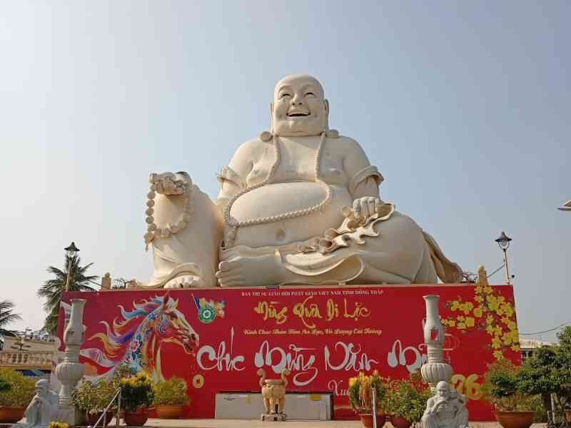 Statue géante de Bouddha Maitreya à la pagode Vinh Trang Vietnam, photo gratuite