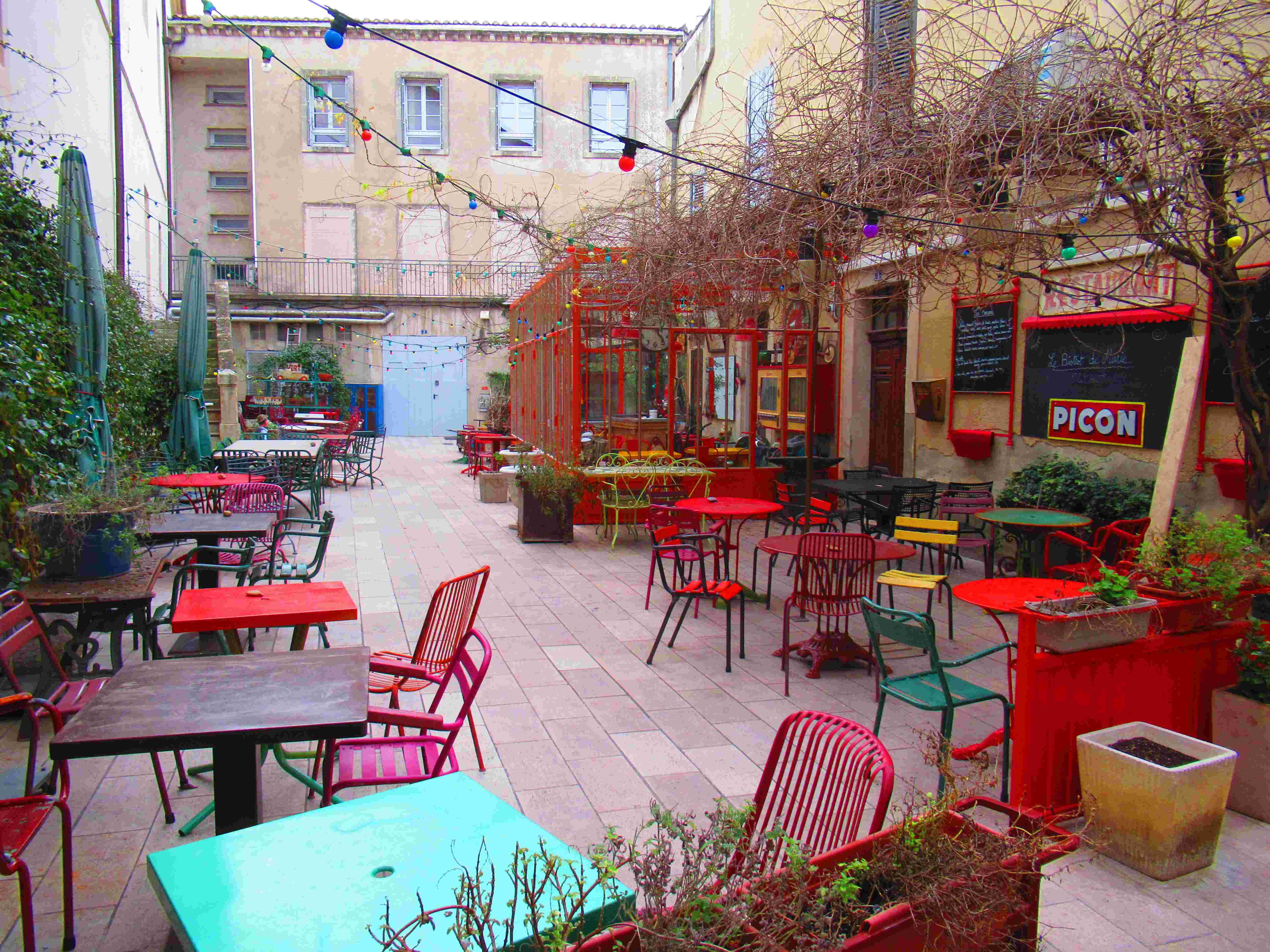 Terrasse colorée Saint Remy de Provence