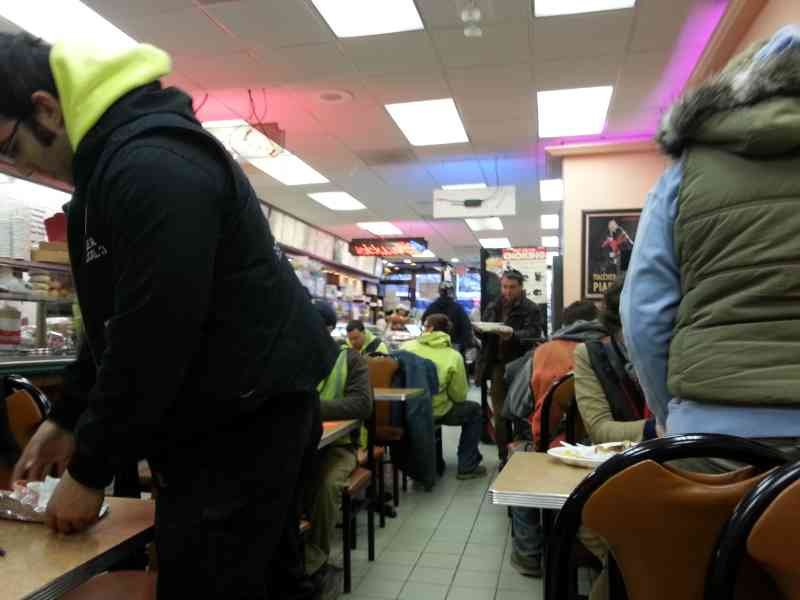 Personne prenant un petit-déjeuner au restaurant à New York, États-Unis, photo gratuite