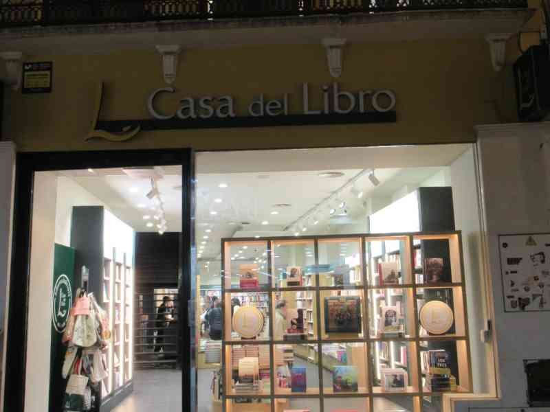 Un magasin de livre appelé Casa del Libro, photo gratuite