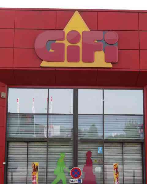 Magasin de décorations accessoires GIFI