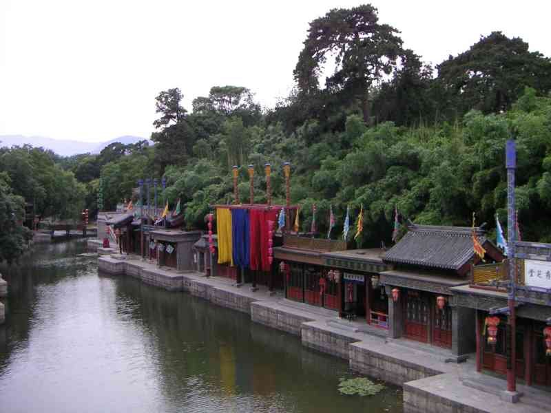 Palais D'été, maisons au bord du lac entourées d'arbre en Chine, Asie photo gratuite