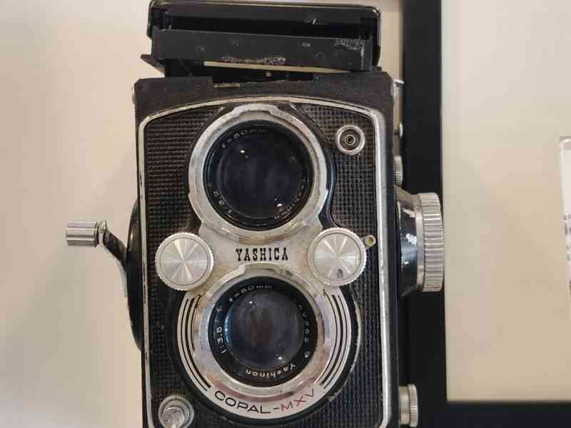 Un appareil photo Yashica-D, photo gratuite
