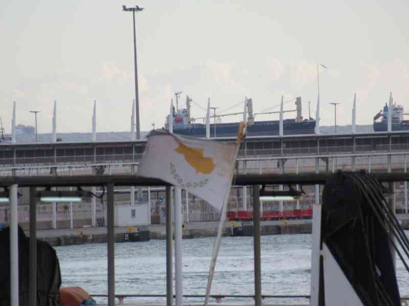 Drapeau de la Chypre sur un bateau photo gratuite