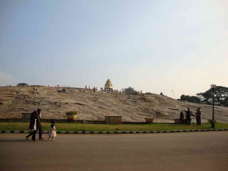 Vue de la tour Kempegowda depuis Lalbagh, le jardin botanique situé à Bangalore, en Inde, photo gratuite