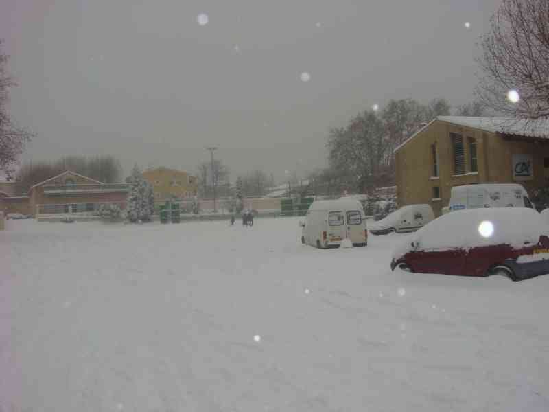 Une ville sous la neige photo gratuite