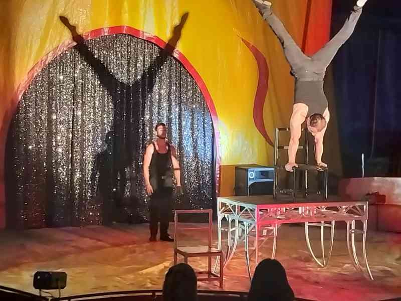 équilibriste au cirque photo gratuite