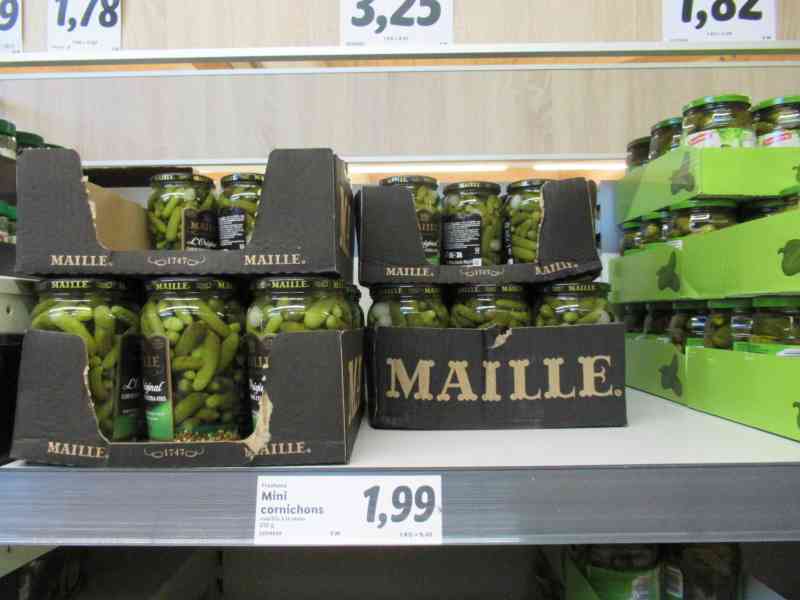Boîtes de cornichons de marque Maille