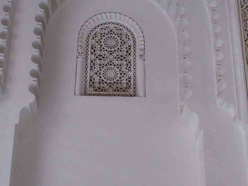 Un mur avec des motifs dans le palais de Mechouar, photo gratuite