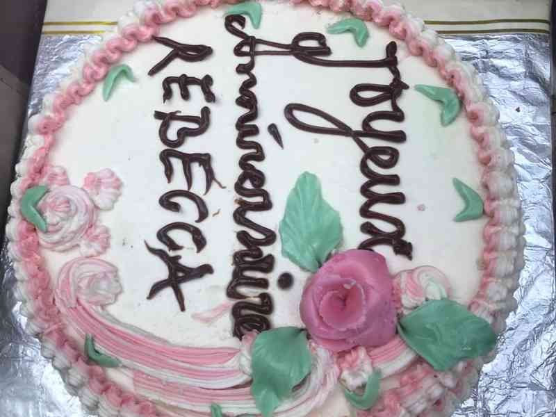 Gâteau d'anniversaire de Rebecca photo gratuite