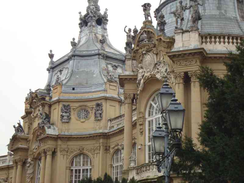Toiture du Musée de l'Agriculture à Budapest