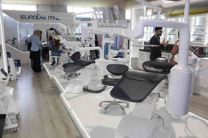 Equipements dentaires, salon international de la dentisterie au Maroc, photo gratuite