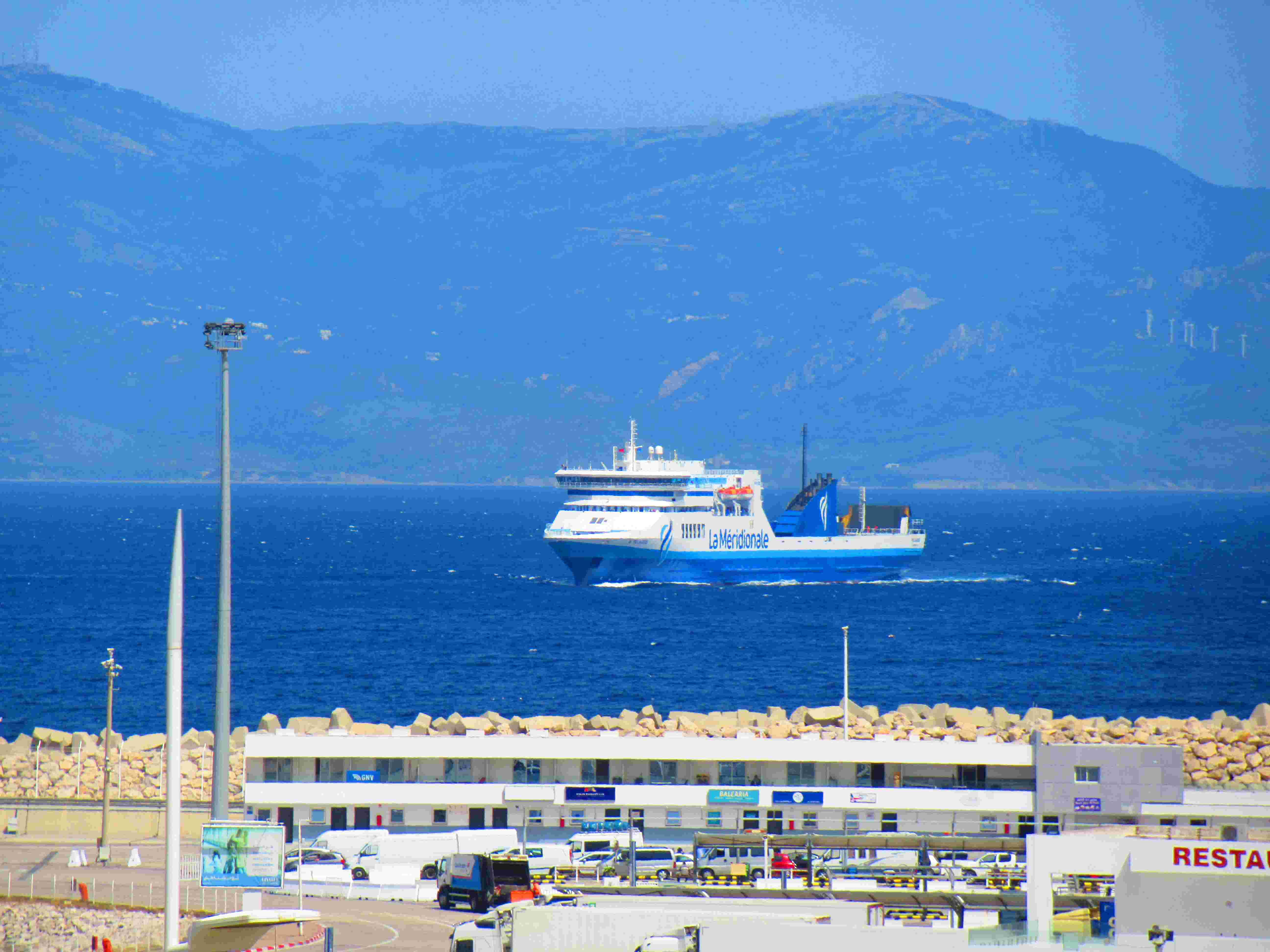 Le Pelagus entrant au port de Tanger