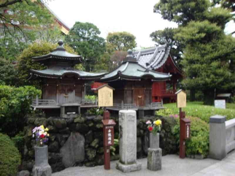 Sanctuaire shinto traditionnel au Japon photo gratuite