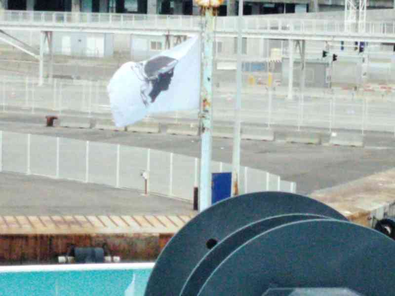 Treuil pour navire et drapeau Corse photo gratuite