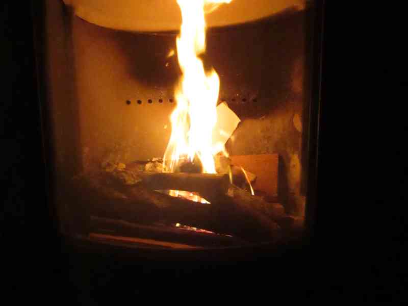 Le feu dans un pôele à bois photo gratuite - Feuer in einem Holzofen kostenloses Foto