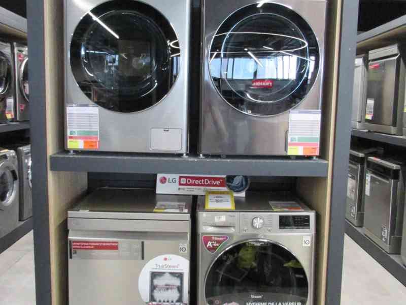 Lots de machines à laver dans un magasin