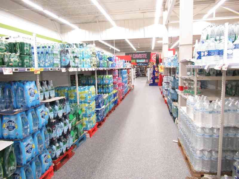 Couloir de boissons dans un supermarché