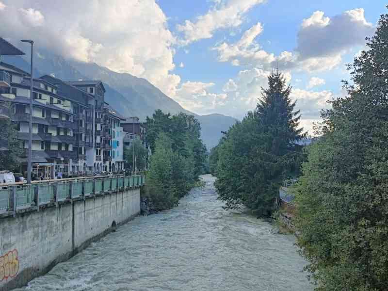 L'Arve coulant à Chamonix-Mont-Blanc