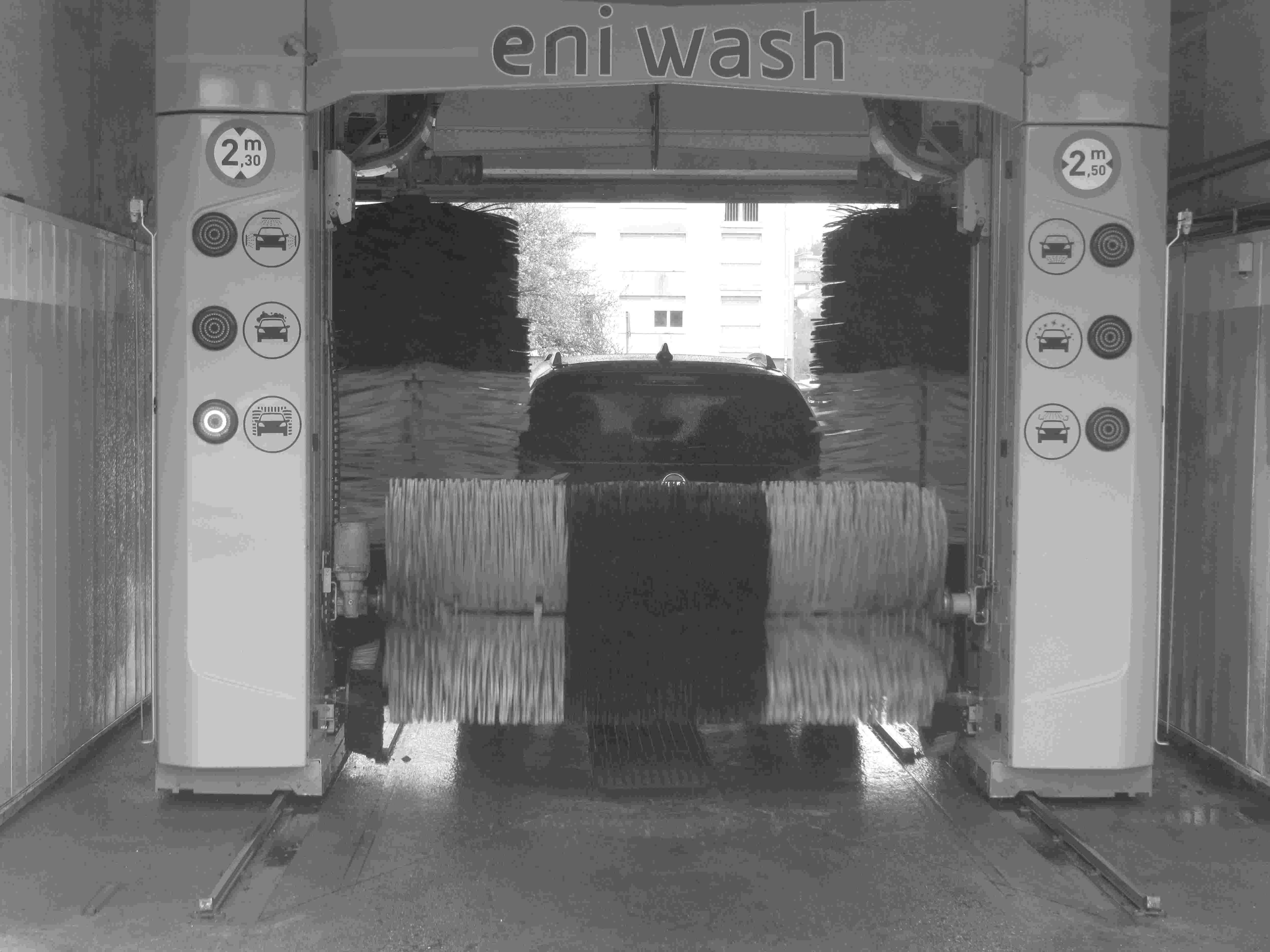 Portique de lavage automobile